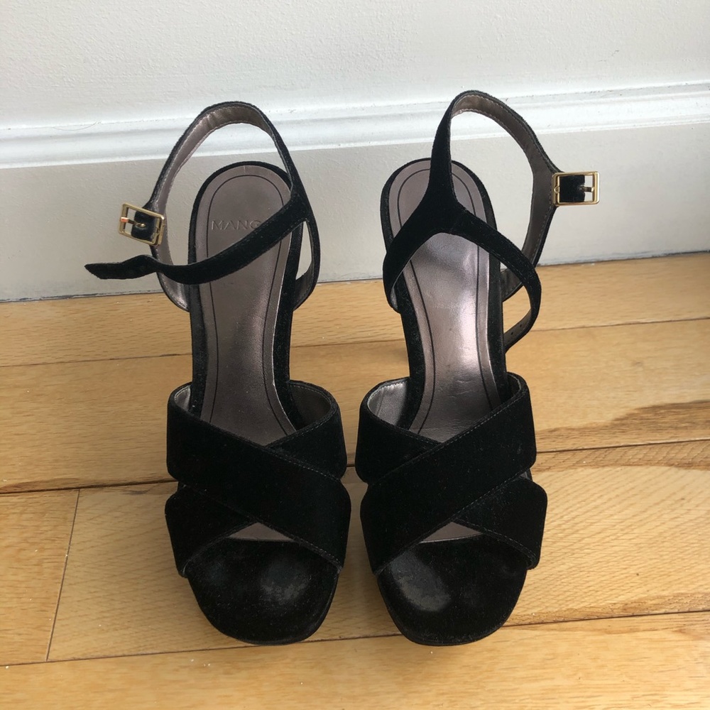 MOVING, MUST GO⚡️Mango Black Velvet Platform Heels